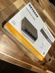 Conmutador administrado Netgear GS305 5 puertos Gigabet Ethernet - Imagen 1 de 2