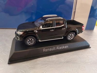 Camión Norev Renault Alaskan 2017 escala negra 1,43 Foto 1 de 4