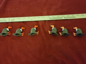 Accoutrements Archie McPhee Finger Vultures Finger Puppets (Set of 6) 3 Red Orng - Picture 1 of 6