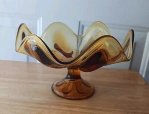 Vintage MCM Wikinger Glas Bernstein sechs Blütenblätter Kompott Standschale Schale Ständer - Bild 1 von 7