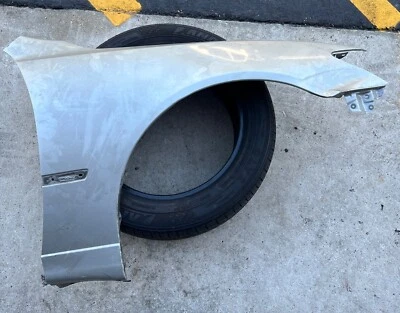 *Damaged* 01-05 Lexus IS300 Front Right Silver MSM Fender LOCAL PICK UP ONLY Foto 1 de 4