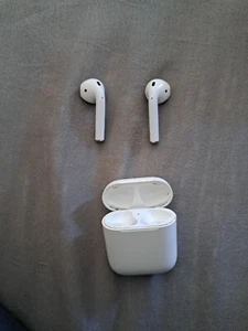Original Apple AirPods 2. Generation (2020) In-Ear Kopfhörer gebraucht - Zdjęcie 1 z 3