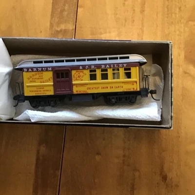 Roundhouse, model die casting Ho circus train cars - Image 1 of 4