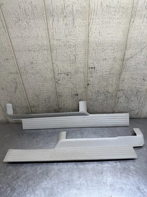 Cadillac Escalade 2006 umbrales de puerta/placas de desgaste conjunto OEM Foto 1 de 4