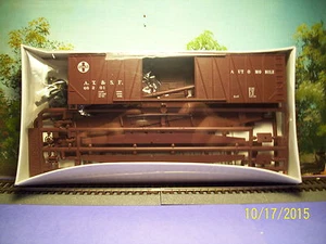 WALTHERS HO SCALE #932-5856 50' OB AUTO BOX CAR SANTA FE #66201 - Picture 1 of 2
