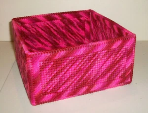 NUOVO unico porta tovaglioli quadrato fatto a mano stampa caramelle toni rosa - Foto 1 di 2