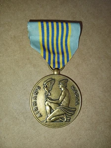 US Air Force USAF Airman's Medal - Picture 1 of 2