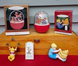 Lote de adornos de recuerdo Hallmark 1994 Winnie the Pooh Parade movimiento y música Disney - Imagen 1 de 7