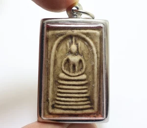 PHRA SOMDEJ TOH GATECHAIYO WAT RAKANG MEDITACIÓN TAILANDESA REAL 1995 AMULETO COLGANTE 2 - Imagen 1 de 7