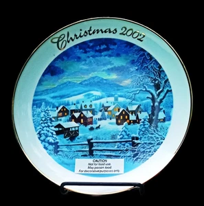 2002 Avon Christmas Plate Home For The Holidays 22k Gold Trim Northern Lights - Picture 1 of 8