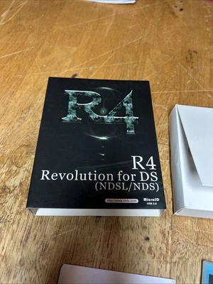 R4 Revolution Wifi Upgrade For Nintendo DS Cartridge Micro SD Card Reader W Disc - Image 1 of 4