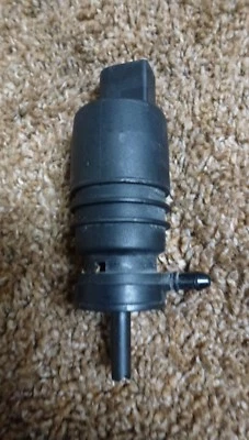 BOMBA LAVADORA PARABRISAS - AUDI A3 A4 A5 A6 A7 VW ESCARABAJO CC EOS EUROVAN GTI PASSAT Foto 1 de 2