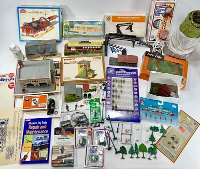 Винтажный поезд аксессуары лот зданий, Lego, людей, книги и многое другое читать ниже! - Изображение 1 из 4