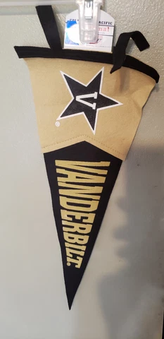 VANDERBILT COMMODORES  WOOL RETRO VINTAGE NCAA PENNANT 6/4/23 Cover