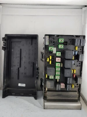 Caja de fusibles motor Chrysler Town And Country 2006-07 05144579AC Foto 1 de 4
