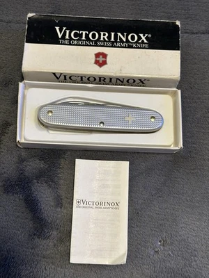 Navaja suiza Victorinox plateada con caja 3 hojas/herramienta-NUEVA NUNCA USADA🔥🔥🔥 Foto 1 de 4