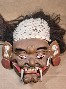 Maschera Hanuman vintage balinese legno intagliato capelli cocco e pelle animale dipinta a mano - Foto 1 di 9