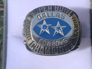 ANELLO BALFOUR DALLAS COWBOYS SUPER BOWL XXVII 1993 .925 ARGENTO E ZAFFIRO BLU LE - Foto 1 di 12
