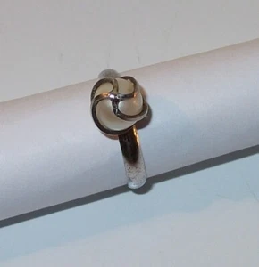Anillo vintage de perlas de plata de ley talla 3,75 marca - Imagen 1 de 4