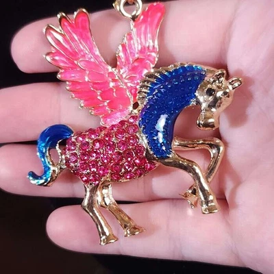 Collar Rosa y Azul Pegaso Betsey Johnson Esmalte y Estrás Foto 1 de 4