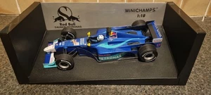 Minichamps 1:18 Kimi Raikkonen Sauber Petronas F1 Showcar 2001 LE800 - Picture 1 of 8