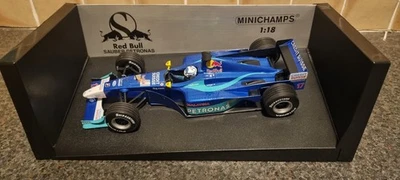 Minichamps 1:18 Kimi Raikkonen Sauber Petronas F1 Showcar 2001 LE800 - Image 1 of 4