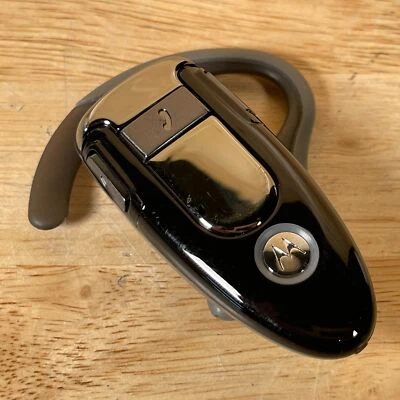 Motorola H505 Black Wireless Bluetooth Multi-Function Single Ear-Hook Headset - Image 1 of 4