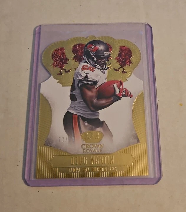 2013 Panini Crown Royale Gold Die-Cut Crown /99 Doug Martin #35 - Image 1 of 1