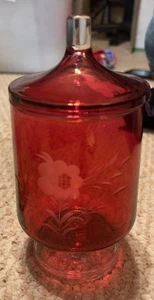 Vintage rubinrot geätztes Apothekerglas mit Deckel florales Design Sockel Fuß - Bild 1 von 1