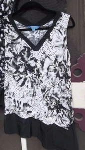 Vera Wang Women's Size L Black/White Sleeveless Asymetrical Long Top Very Nice!! - Picture 1 of 4