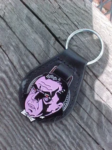 COUNT DRACULA CLASSIC MONSTER COLLECTOR LEATHER KEY FOB DETAILED ON CHROME METAL - Picture 1 of 7