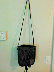 IZZY AND LIV BOLSO CUBO A TRAVÉS DEL HOMBRO, NEGRO, NUEVO - Imagen 1 de 4