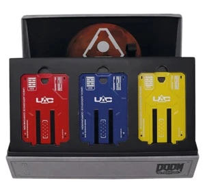 DOOM Eternal Union Aerospace Corporation UAC Case Key Card Rouge Bleu Jaune NEUF - Photo 1 sur 2