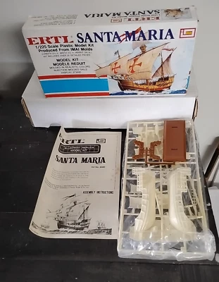 Ertl Santa María Plástico Modelo 1/225 incluye soporte. Caja # 5 Foto 1 de 4