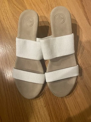 EUC Charleston Shoe Company Wedges, Linen Ruffle, Size 8 - Image 1 of 3