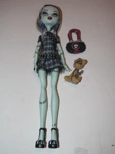 MONSTER HIGH FRANKIE STEIN DOLL CLASSIC G1 MATTEL W/ PET & PURSE GOLD ELASTIC - Picture 1 of 7