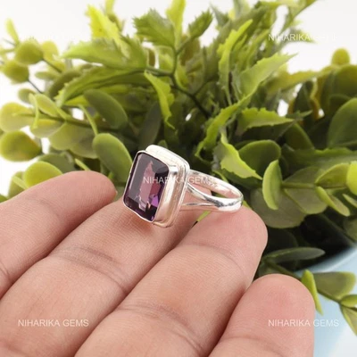 Anillo solitario de cumpleaños de febrero de viernes negro de plata de ley de amatista natural Foto 1 de 4