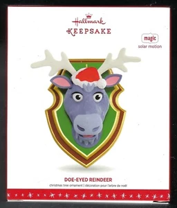 2016 Hallmark Doe-eyed Reindeer Solar Motion Ornament New Mint - Bild 1 von 3