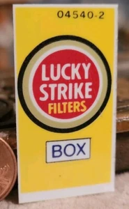 Pequeña calcomanía vintage de publicidad de cigarrillos LUCKY STRIKE de los años 80  - Imagen 1 de 2
