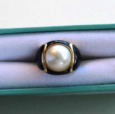 Anillo para mujer fino clásico oro 14kt y/perla y esmalte negro talla 6 - 8,2 g Foto 1 de 4