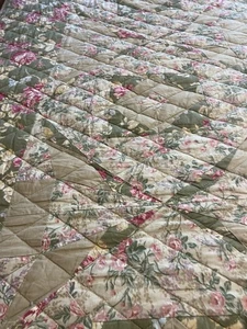 Home Classic Quilt Bedspread Rose Design 84 x 90" Queen Size mint condition - Picture 1 of 16