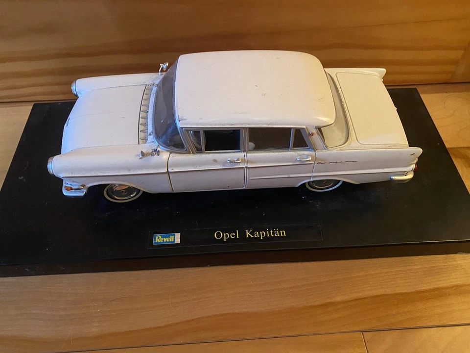 1:18 Revell OPEL KAPITAN 1959 - Image 1 of 1