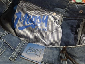 Mugsy Jeans Lake Shores 28x30 Blue Wash SLIGHT Tapered Flex Stretch Denim Neu mit Etikett - Bild 1 von 17