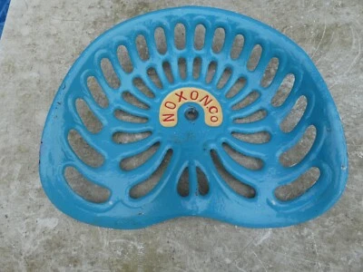 ASIENTO IMPLEMENTO TRACTOR VINTAGE HOMBRE CUEVA COLECCIONABLE NOXON & CO RARO TABURETE DE BAR Foto 1 de 4