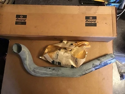 Mopars 1974-79 con kit de modificación de manguera de radiador superior 318 y 360 nuevo de stock  Foto 1 de 4