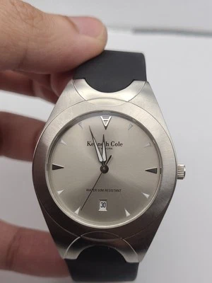Kenneth Cole Reloj Tono Plateado Dial Fecha KC1137 Banda Resina Batería Nueva Funcionando Foto 1 de 4
