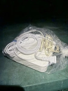 Apple Wireless A1354 AirPort Express Wi-Fi Router Base Station Extreme W/ Plug - Picture 1 of 12