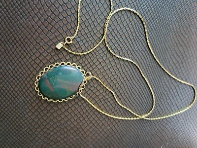 Винтажная бижутерия ожерелье из зеленого камня 28 дюймов золотистый цвет с акцентами - Изображение 1 из 4