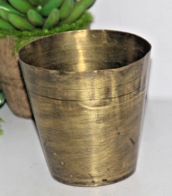 Vaso de vaso antiguo de latón original antiguo hecho a mano grabado floral Foto 1 de 4