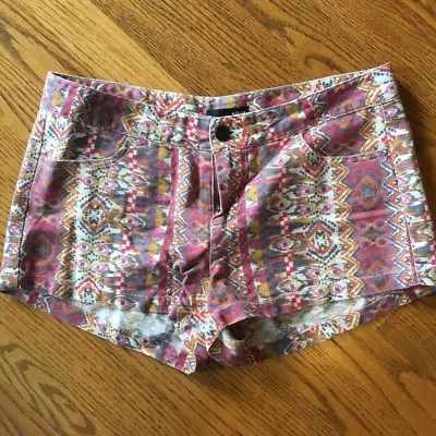 AQUA BY BLOOMINGDALES MARCA TALLA 28 PANTALONES CORTOS ESTAMPADO TRIBAL JEAN ALGODÓN Foto 1 de 3